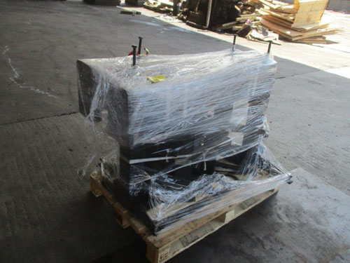 进口机械清关后提货给客户配送